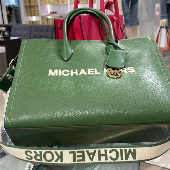 Michael Kors Mirella Medium East West Pebbled Leather Tote Shopper Bag MK EW
NWT - Picture 7 of 16